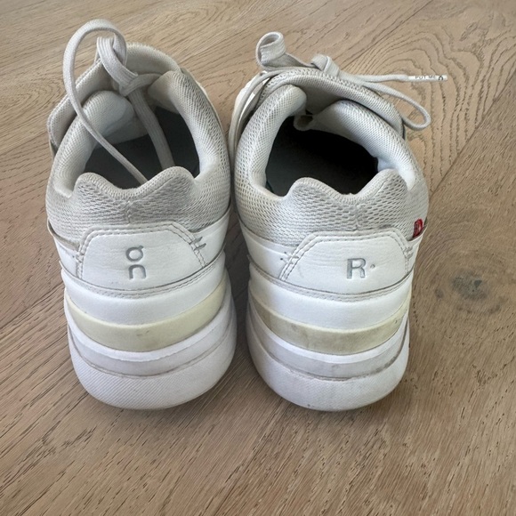 On Running The Roger Mens Shoe White Size 10 - Picture 2 of 5